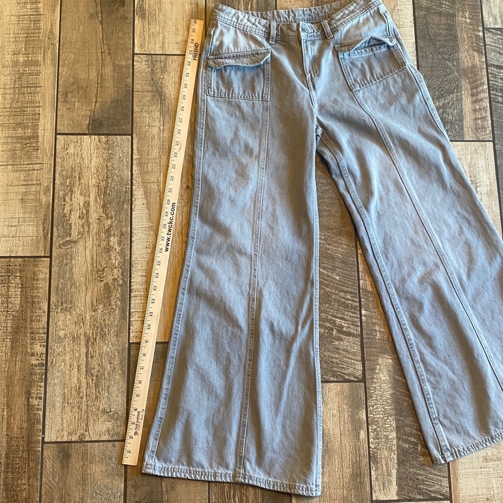 Divided Light Gray wide leg Flare Jeans - Picture 6 of 9